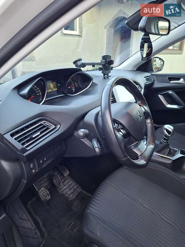 Универсал Peugeot 308 2015 в Дубно