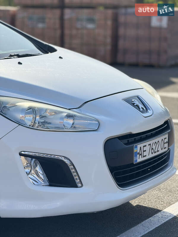 Хэтчбек Peugeot 308 2012 в Кривом Роге