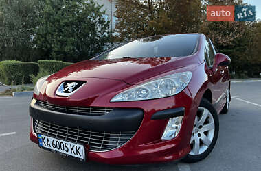 Хэтчбек Peugeot 308 2010 в Василькове