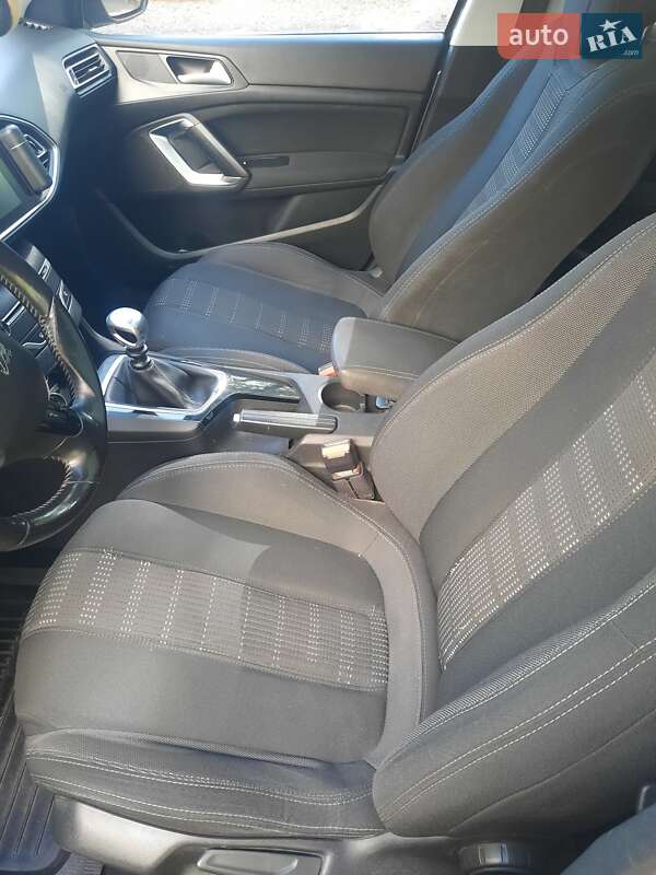 Универсал Peugeot 308 2015 в Терновке