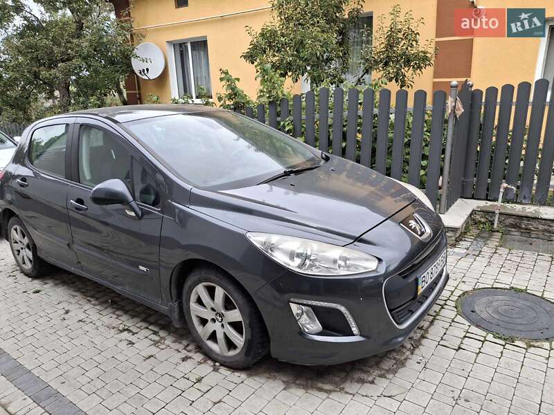 Хетчбек Peugeot 308 2013 в Тернополі