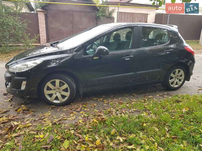 Хэтчбек Peugeot 308 2008 в Дымере