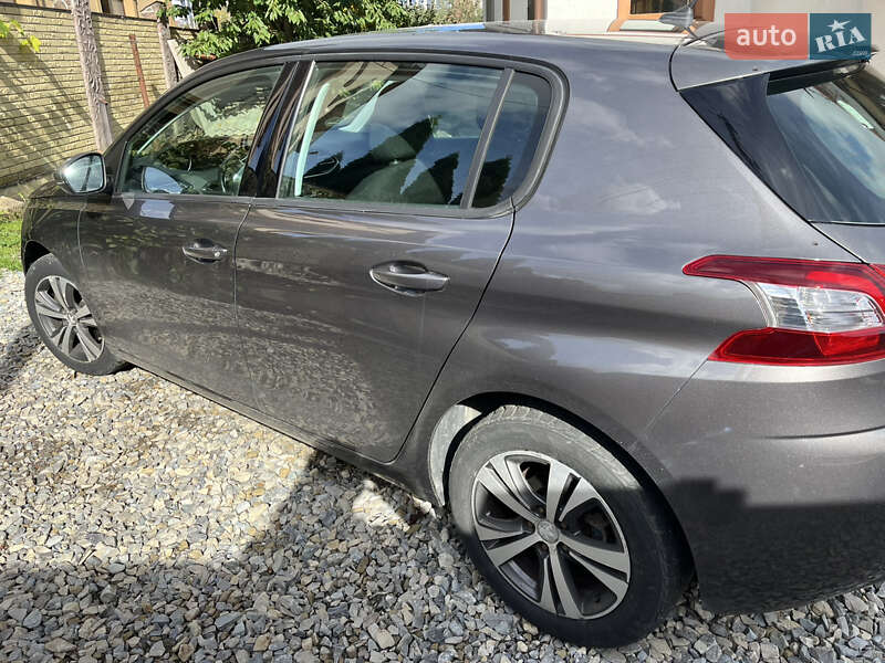 Хэтчбек Peugeot 308 2016 в Ивано-Франковске