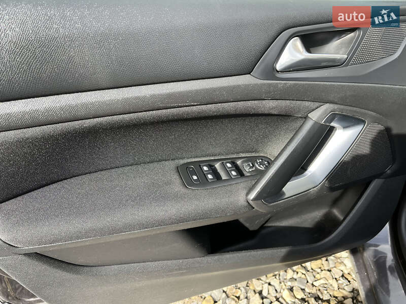 Хэтчбек Peugeot 308 2016 в Ивано-Франковске