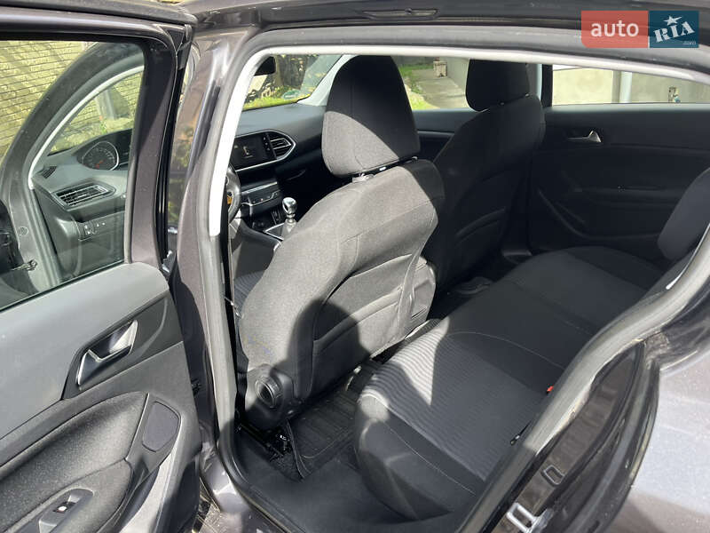 Хэтчбек Peugeot 308 2016 в Ивано-Франковске