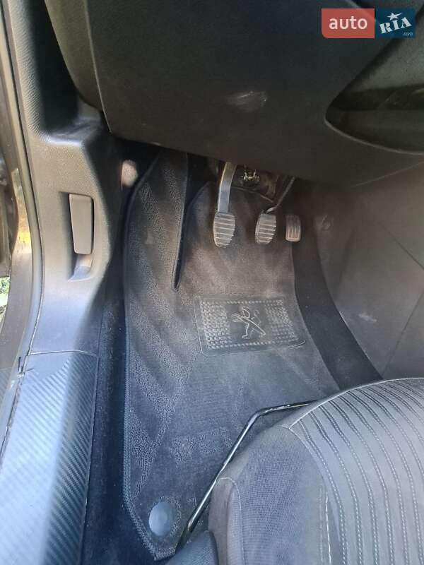 Универсал Peugeot 308 2014 в Нежине фото 17 Универсал Peugeot 308 2014 в Нежине