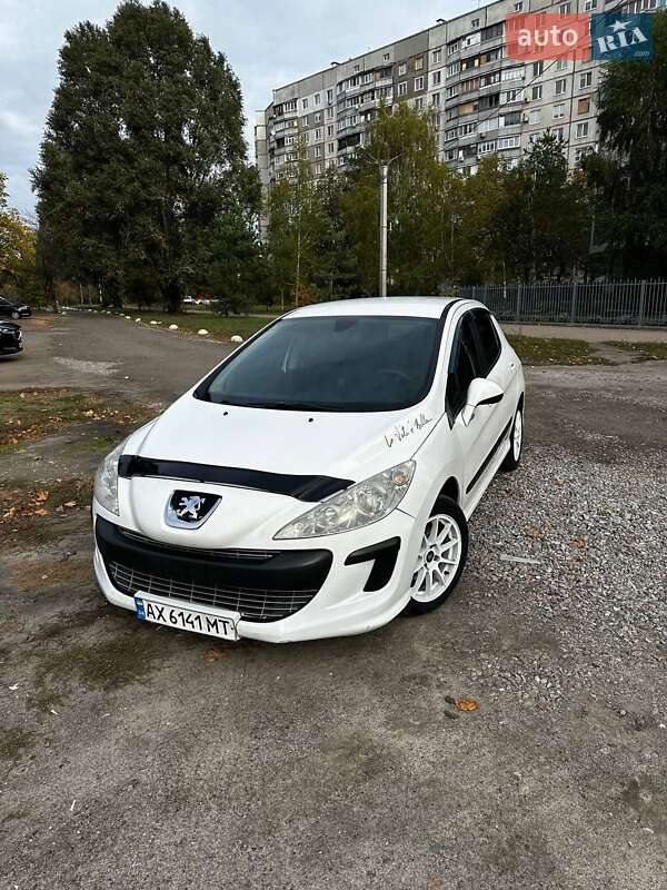 Хэтчбек Peugeot 308 2010 в 