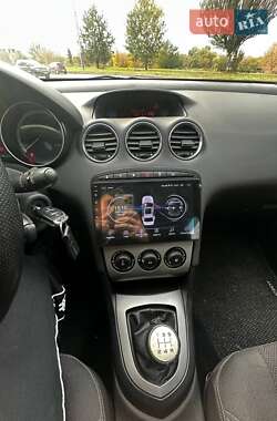 Хэтчбек Peugeot 308 2010 в 