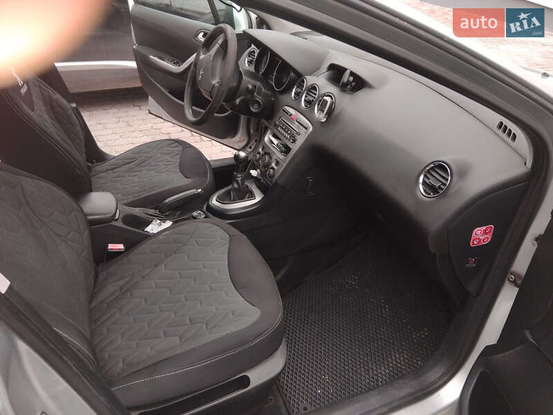 Универсал Peugeot 308 2011 в Солонке