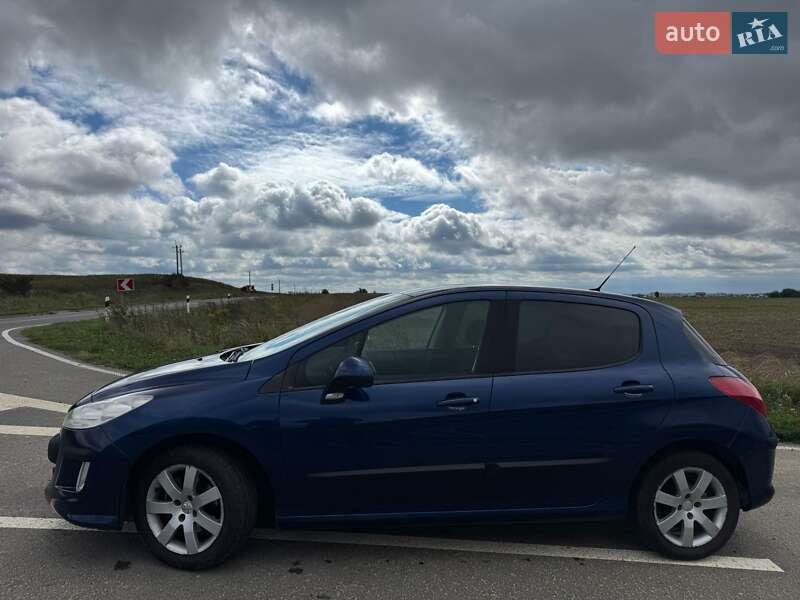 Хетчбек Peugeot 308 2008 в Городку