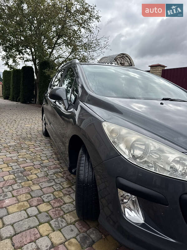 Хэтчбек Peugeot 308 2008 в Львове