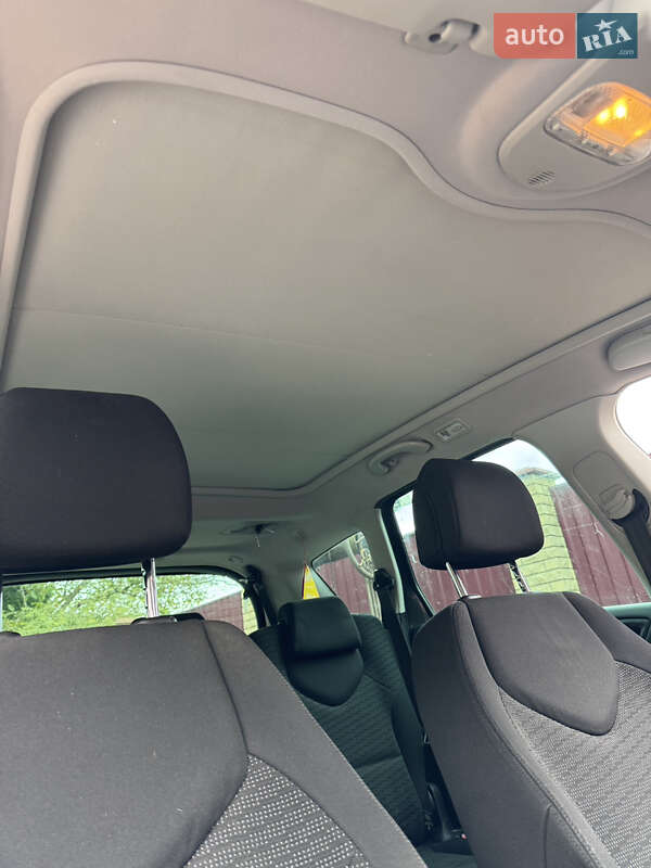 Хэтчбек Peugeot 308 2008 в Львове