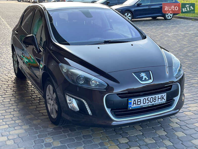 Хэтчбек Peugeot 308 2012 в Виннице