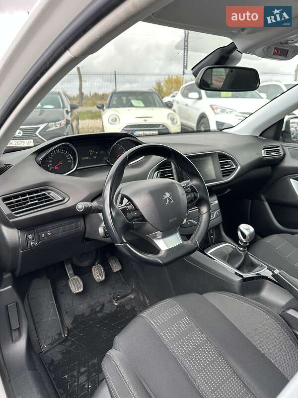 Універсал Peugeot 308 2015 в Білогородці