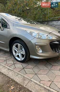 Универсал Peugeot 308 2010 в 