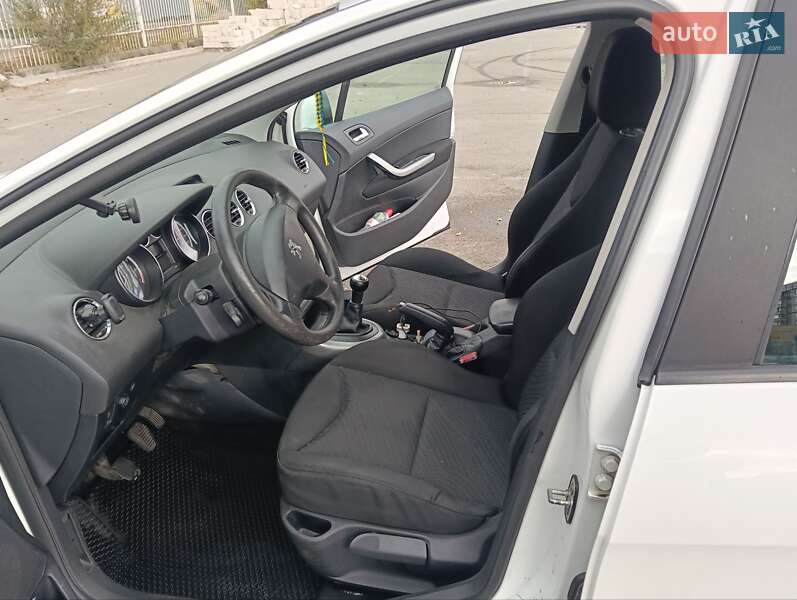 Универсал Peugeot 308 2011 в Днепре