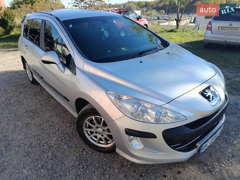 Универсал Peugeot 308 2011 в Новояворовске