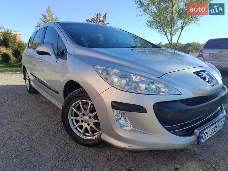 Универсал Peugeot 308 2011 в Новояворовске