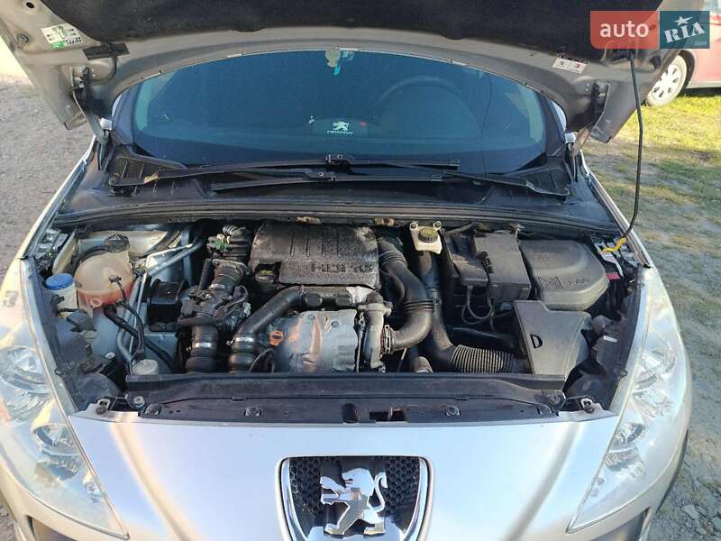 Универсал Peugeot 308 2011 в Новояворовске