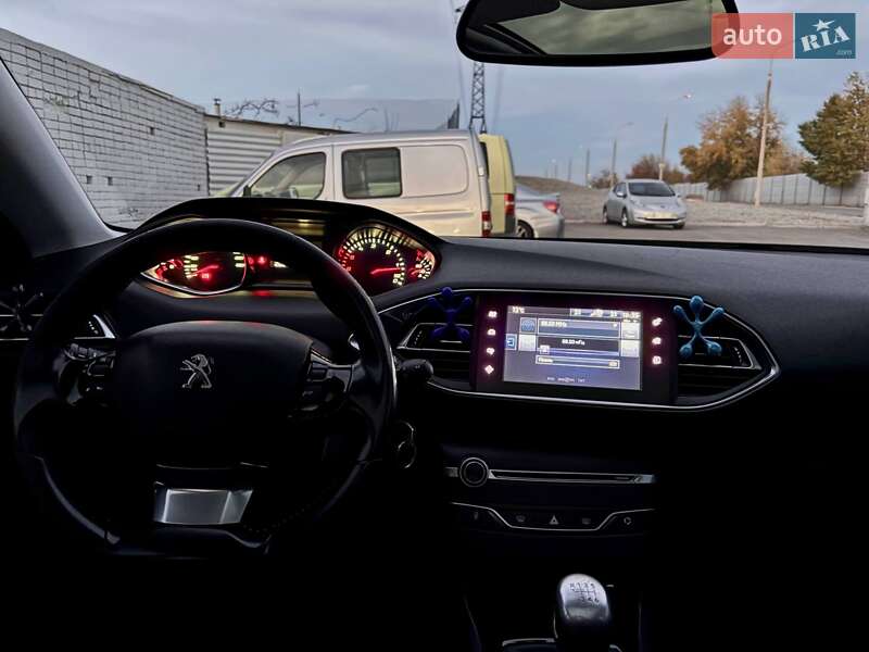 Универсал Peugeot 308 2015 в Днепре