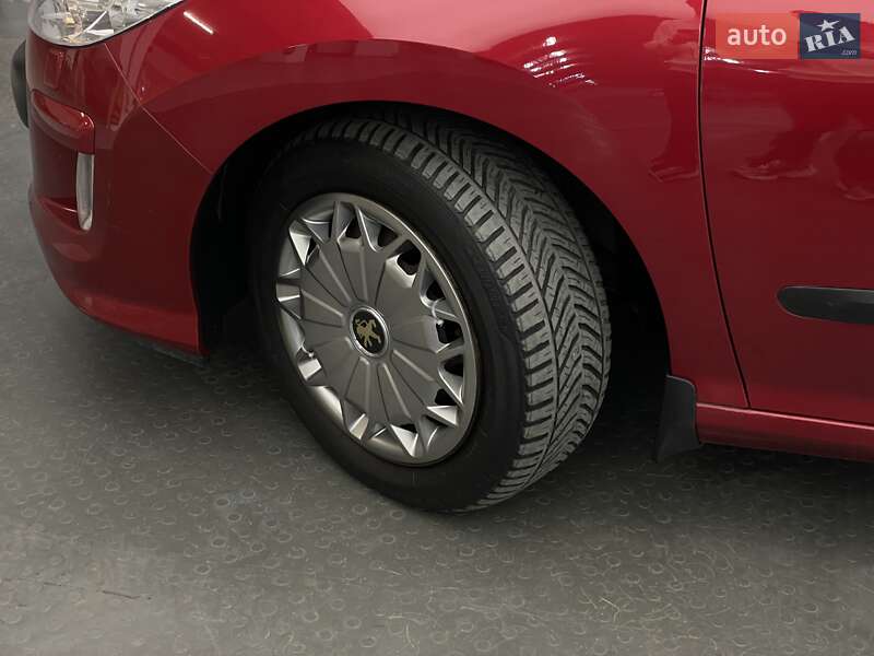 Хэтчбек Peugeot 308 2011 в Киеве