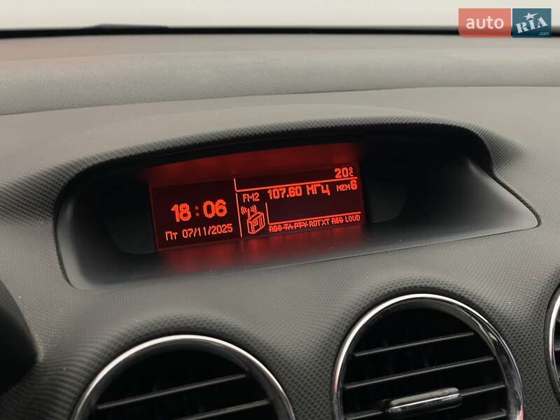 Хэтчбек Peugeot 308 2011 в Киеве