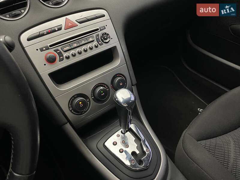 Хэтчбек Peugeot 308 2011 в Киеве