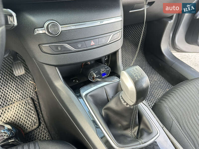 Универсал Peugeot 308 2016 в Львове