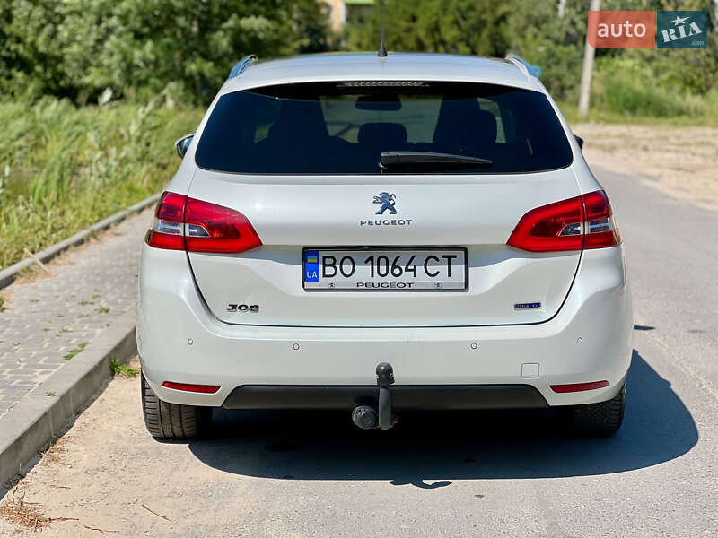 Универсал Peugeot 308 2015 в Шумске