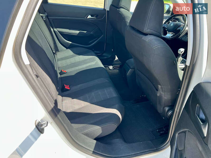 Универсал Peugeot 308 2015 в Шумске