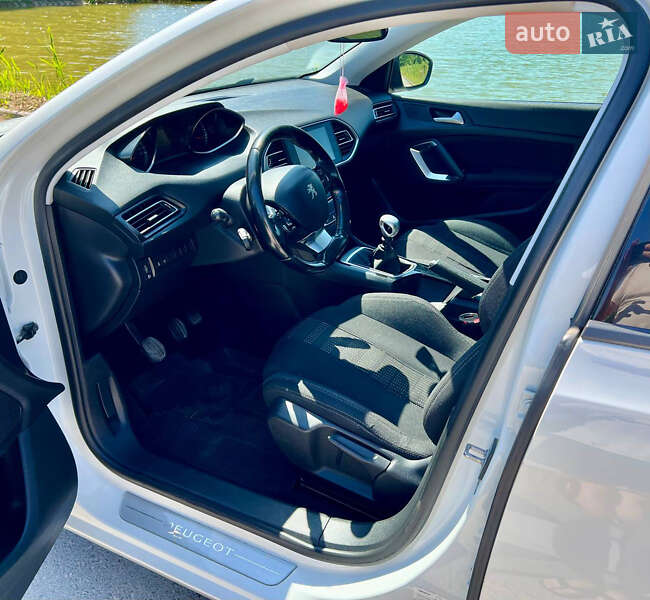 Универсал Peugeot 308 2015 в Шумске