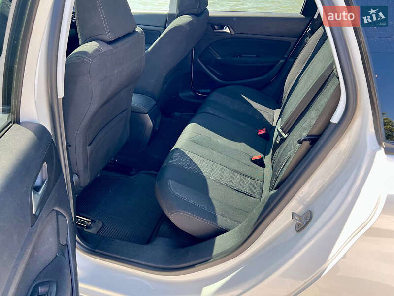 Универсал Peugeot 308 2015 в Шумске