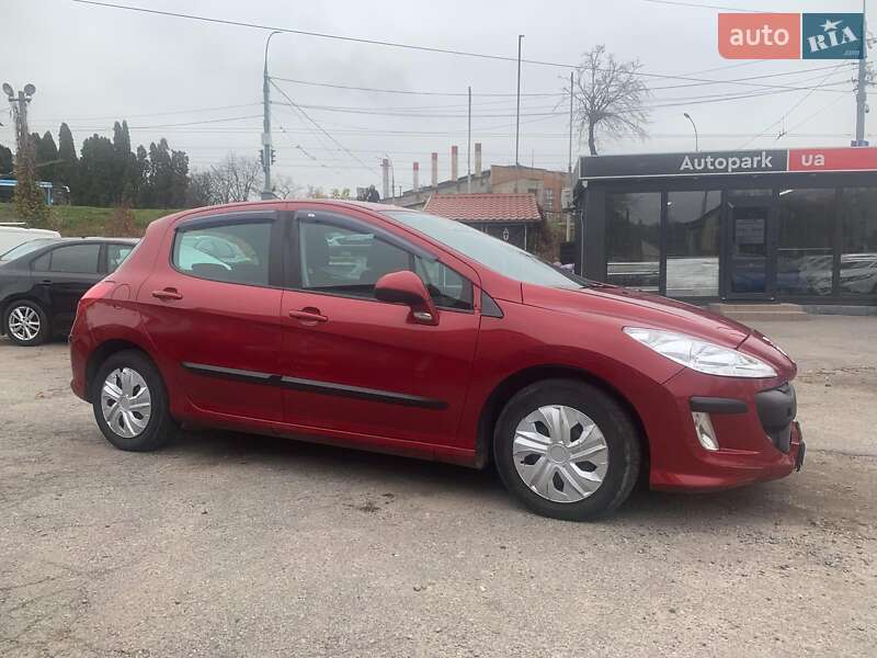 Хэтчбек Peugeot 308 2010 в Виннице