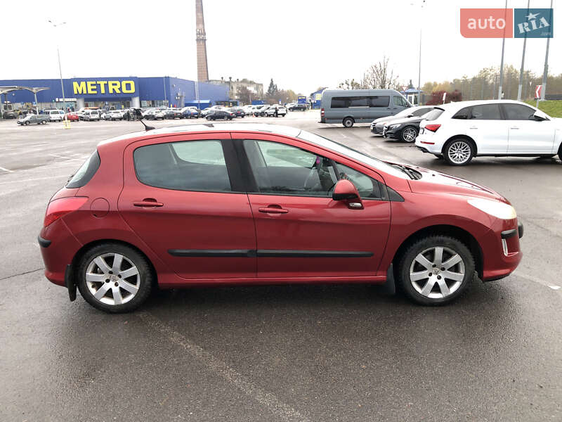 Хэтчбек Peugeot 308 2008 в Львове