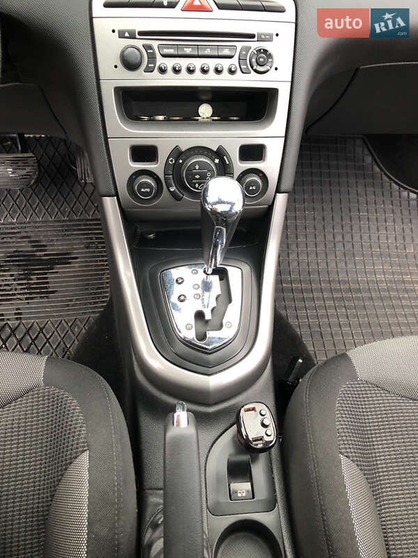 Хэтчбек Peugeot 308 2008 в Львове