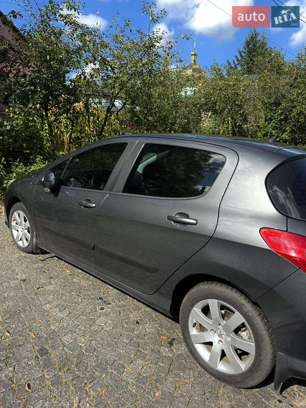 Хетчбек Peugeot 308 2008 в Великому Березному