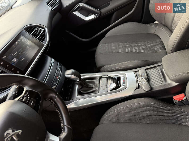 Універсал Peugeot 308 2015 в Рівному
