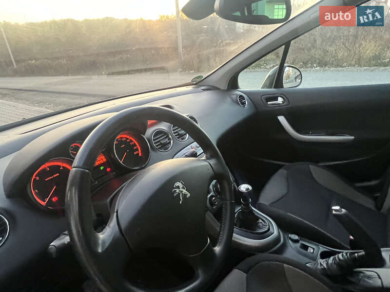 Универсал Peugeot 308 2011 в Тернополе