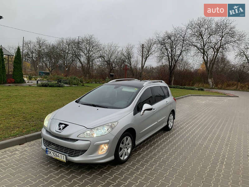 Универсал Peugeot 308 2010 в Ровно