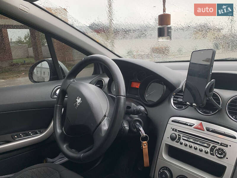 Универсал Peugeot 308 2010 в Ровно