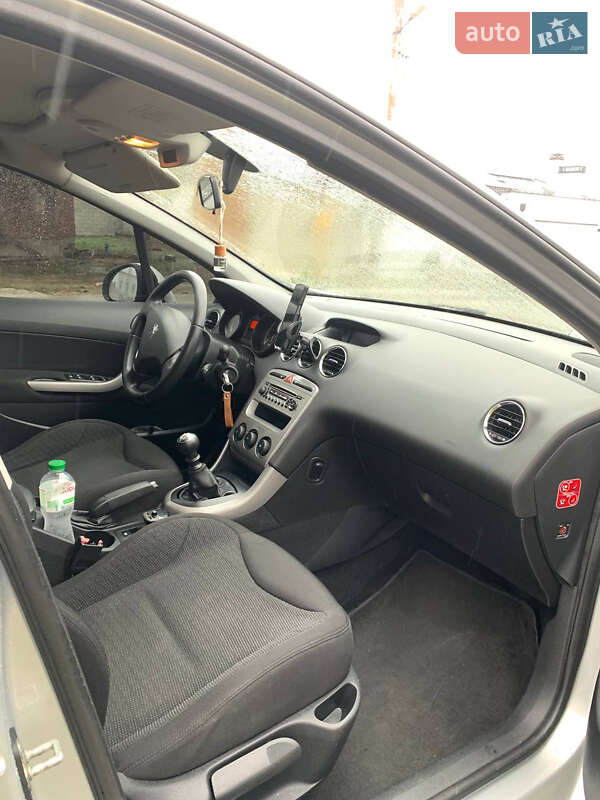 Универсал Peugeot 308 2010 в Ровно