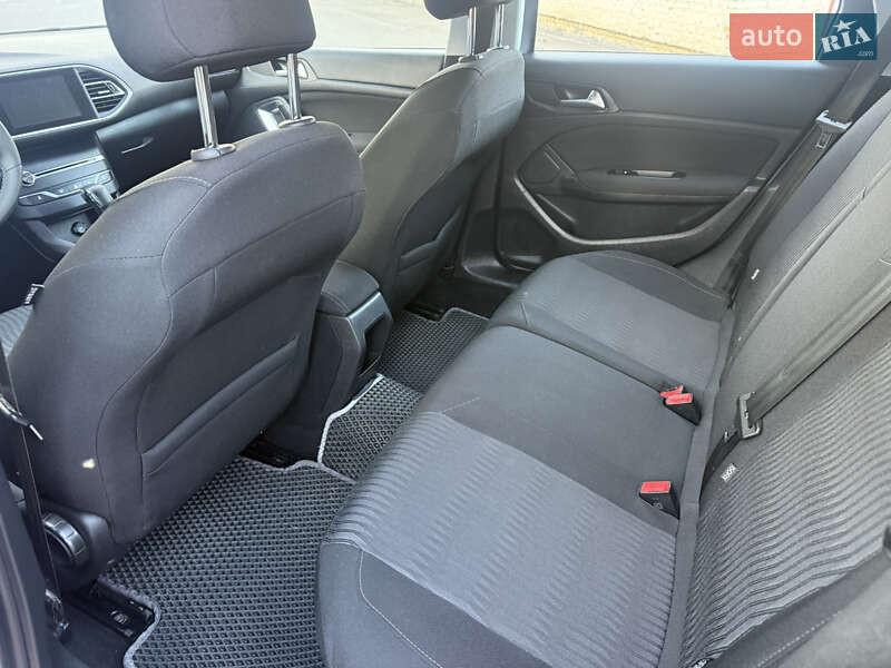 Универсал Peugeot 308 2015 в Ровно