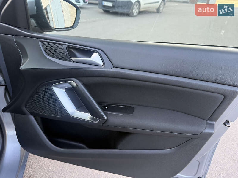 Универсал Peugeot 308 2015 в Ровно