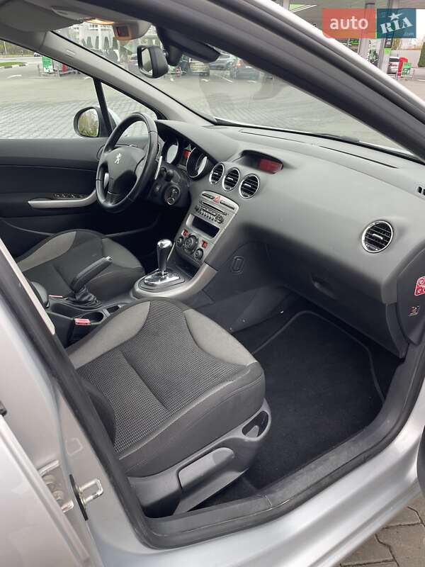 Хэтчбек Peugeot 308 2011 в Киеве