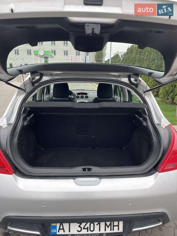 Хэтчбек Peugeot 308 2011 в Киеве