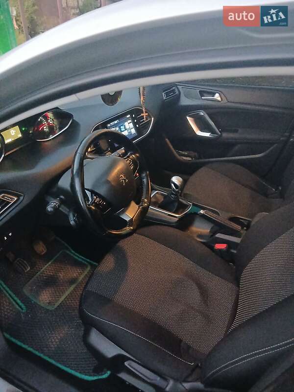 Универсал Peugeot 308 2016 в Львове
