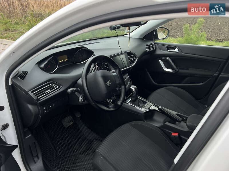 Универсал Peugeot 308 2015 в Ровно