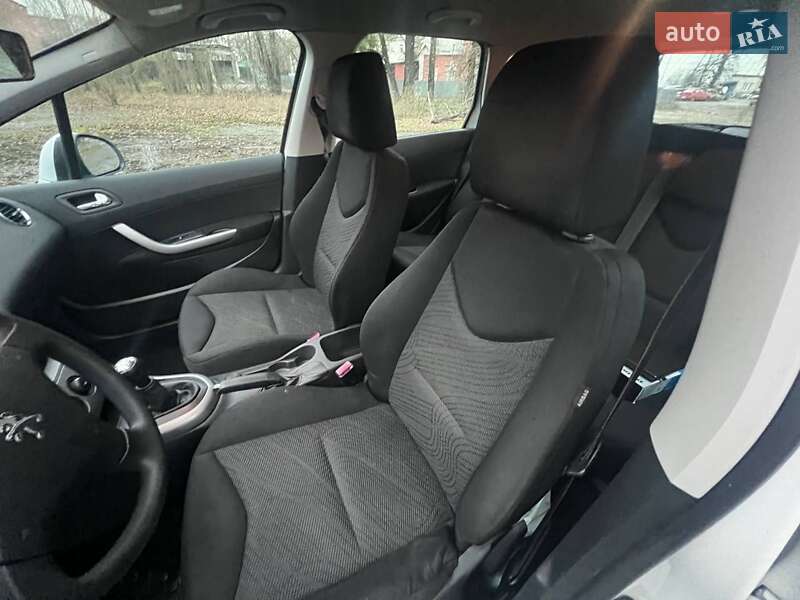 Универсал Peugeot 308 2011 в Радомышле