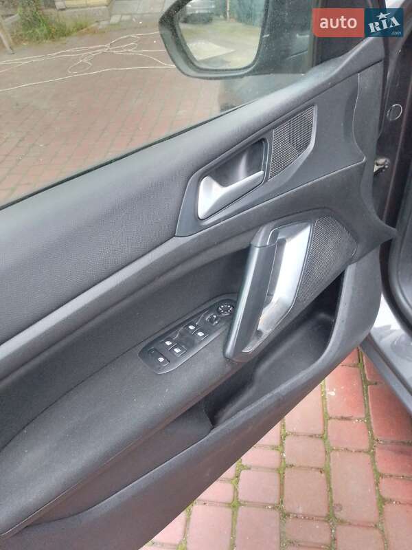 Универсал Peugeot 308 2017 в Киеве