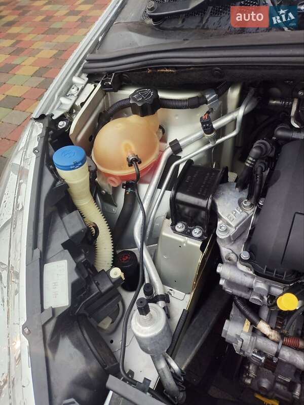 Хэтчбек Peugeot 308 2008 в Луцке фото 28 Хэтчбек Peugeot 308 2008 в Луцке